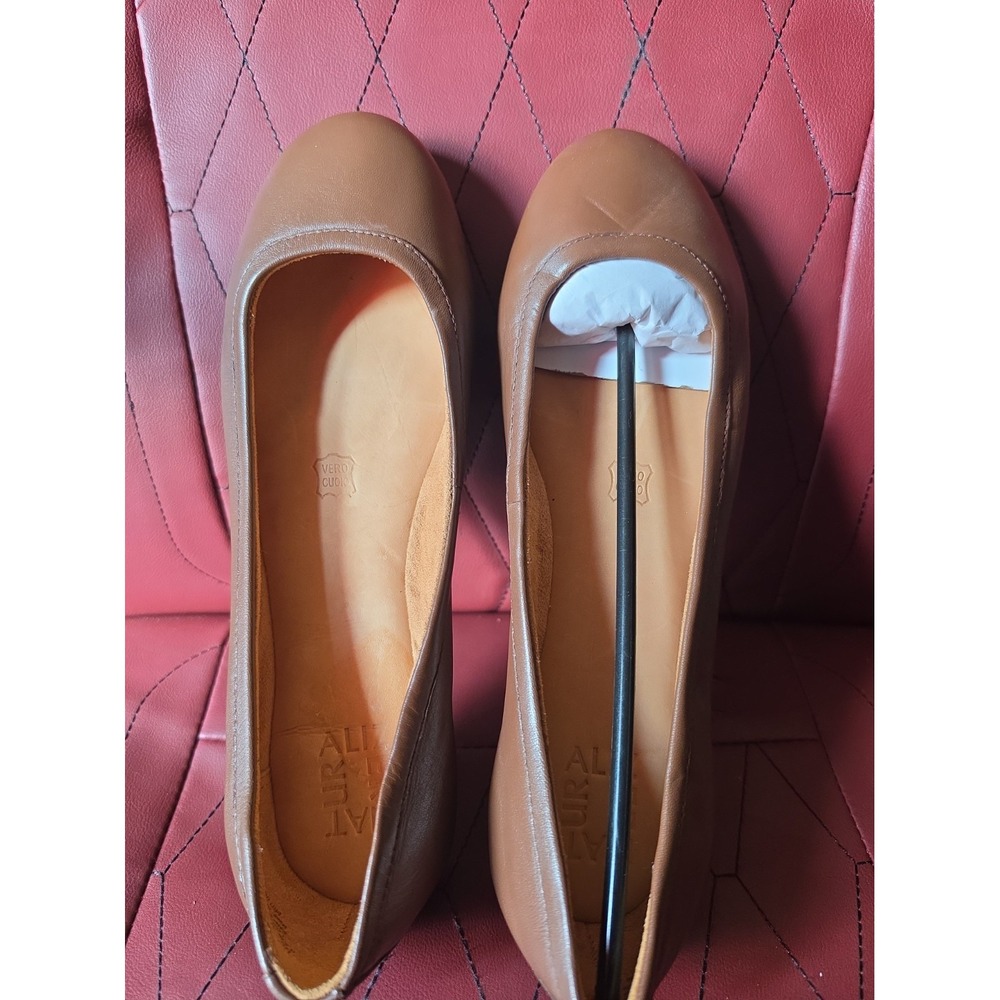 Naturalized Tan Leather flats 8.5 W